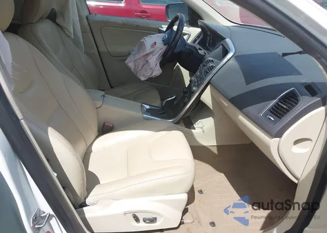 2015 Volvo Xc60 T5 Premier Plus z USA, uszkodzony, nr VIN YV440MDC2F2591441